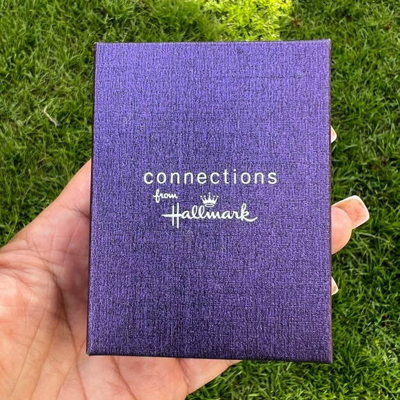 Connections from Hallmark Silver-tone Love Heart Pendant Necklace New in the Box - Picture 10 of 15